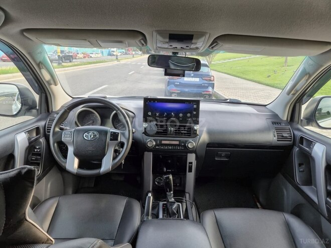 Toyota Land Cruiser Prado-8
