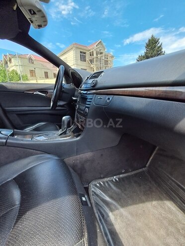Mercedes E 220-11
