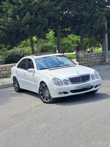 Mercedes E 220-1