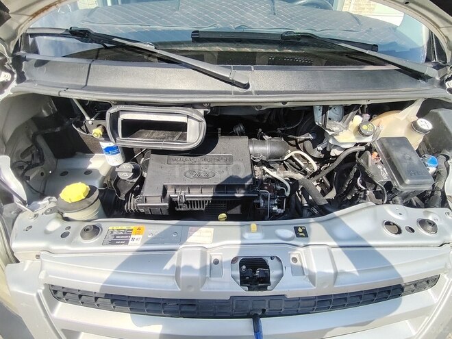 Ford Transit-8