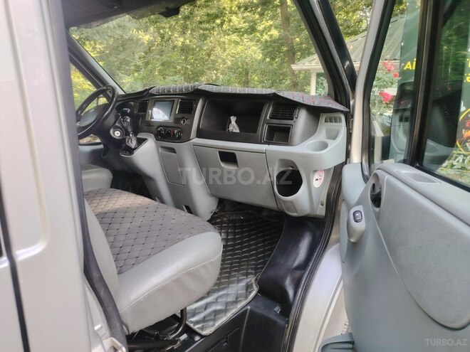 Ford Transit-5
