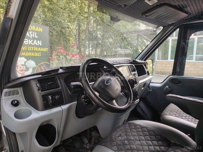 Ford Transit-6