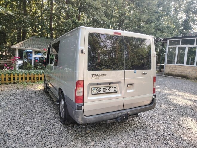 Ford Transit-4