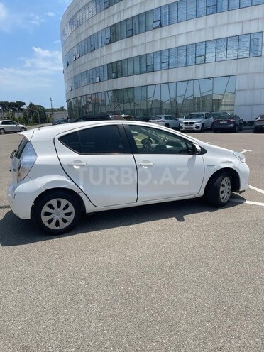 Toyota Aqua-7