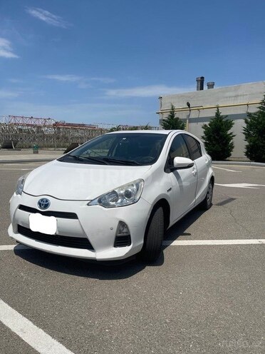 Toyota Aqua-2