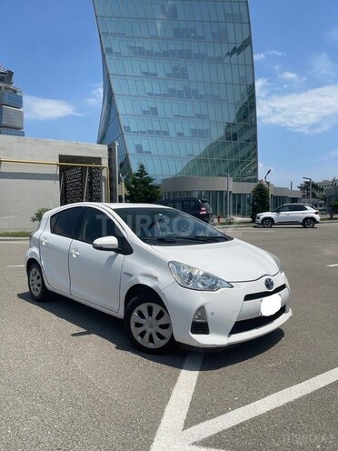 Toyota Aqua-4