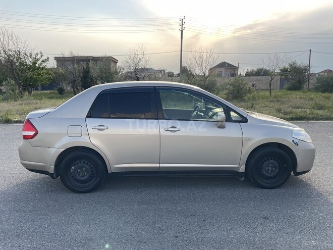 Nissan Tiida-3