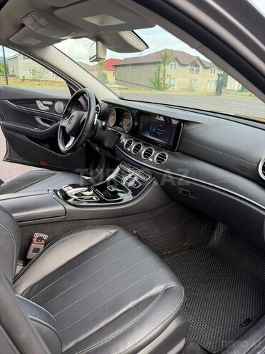 Mercedes E 300-19