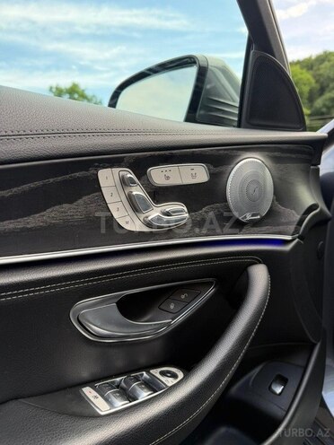 Mercedes E 300-16