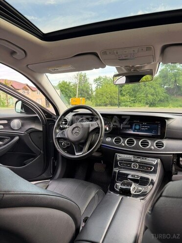 Mercedes E 300-11