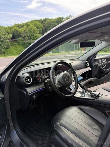 Mercedes E 300-21