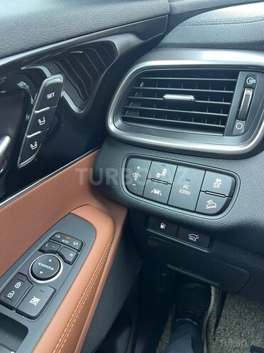 Kia Sorento-13