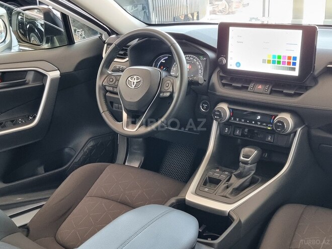Toyota RAV4-17