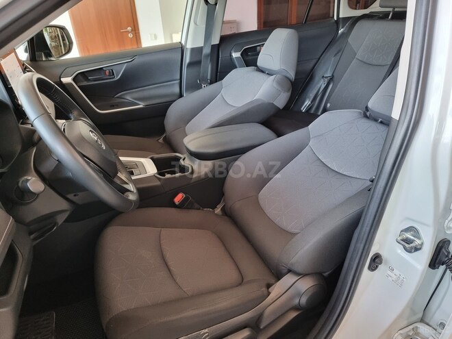 Toyota RAV4-28