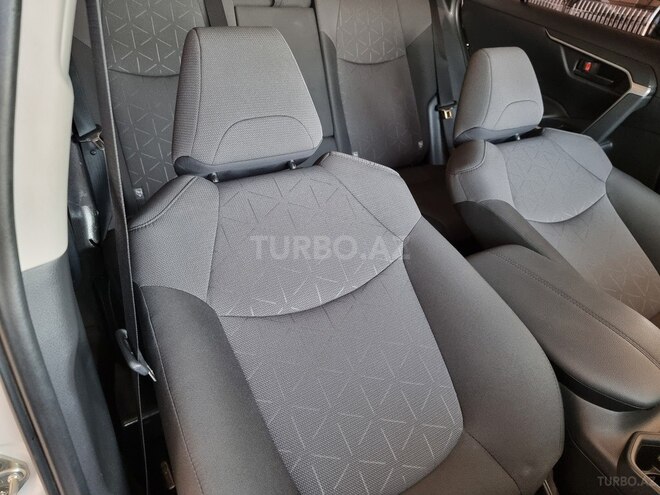 Toyota RAV4-30