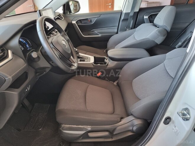 Toyota RAV4-23