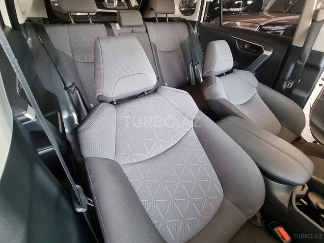 Toyota RAV4-31