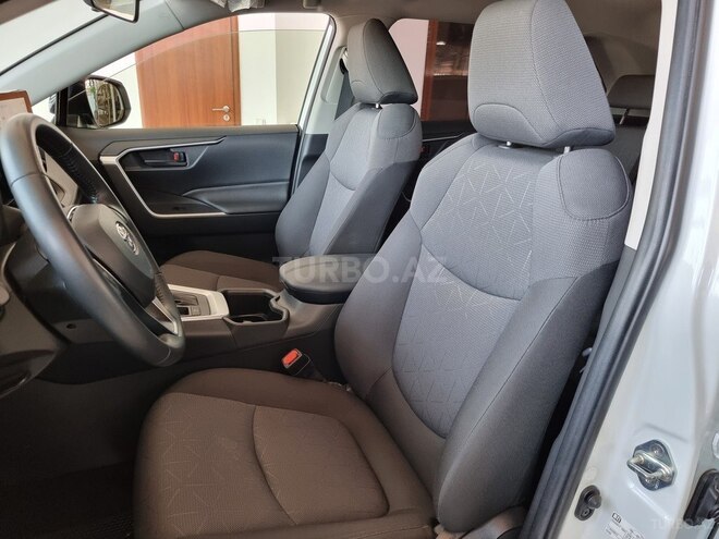 Toyota RAV4-29
