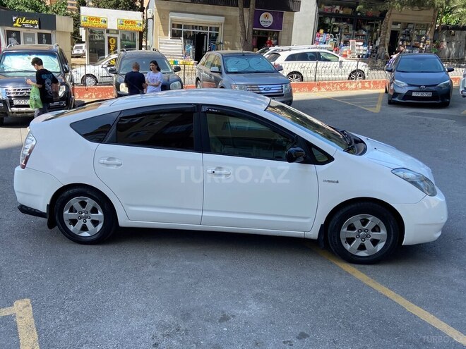 Toyota Prius-11