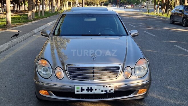 Mercedes E 220-1