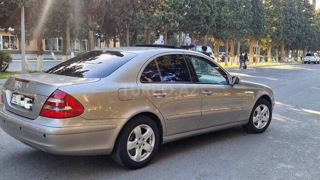 Mercedes E 220-10