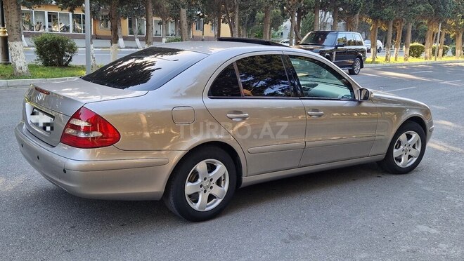 Mercedes E 220-12