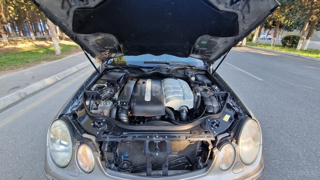 Mercedes E 220-17