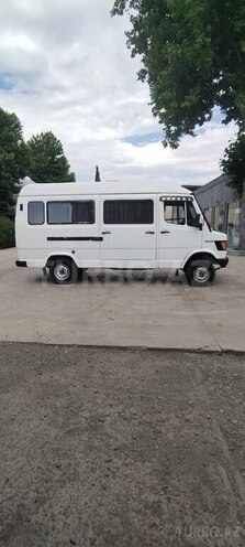 Mercedes 208 D-3