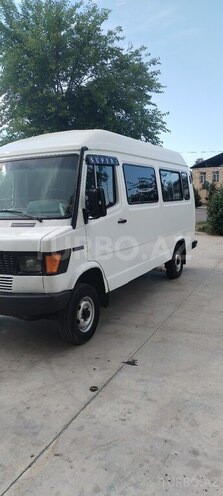 Mercedes 208 D-6