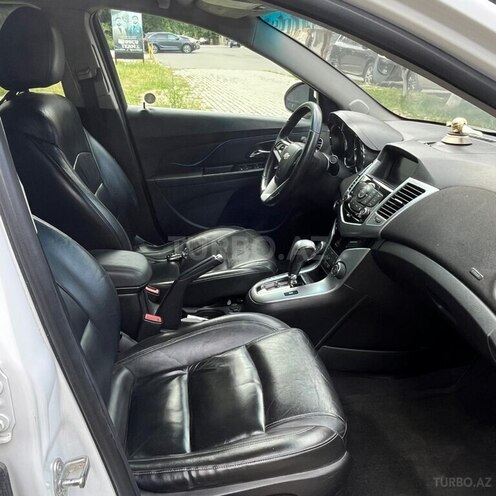 Chevrolet Cruze-13