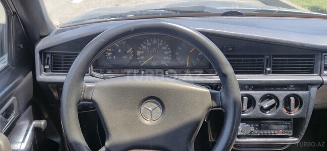 Mercedes 190-10