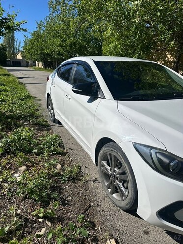 Hyundai Avante-3