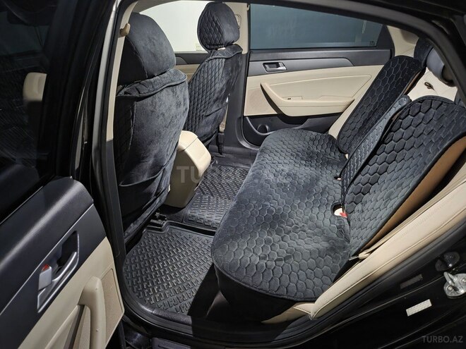 Hyundai Sonata-15