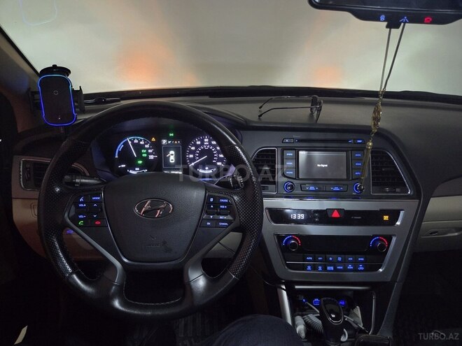 Hyundai Sonata-16