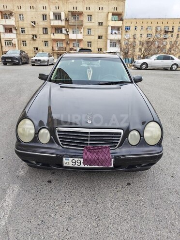 Mercedes E 240-1