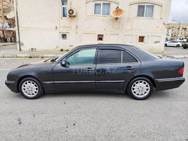Mercedes E 240-3