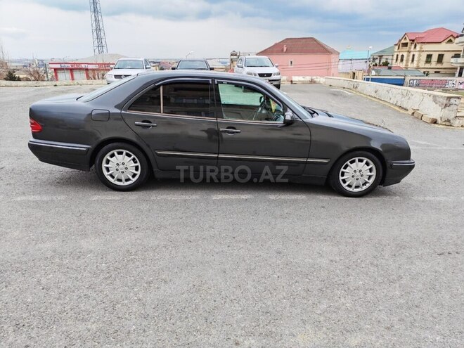 Mercedes E 240-2