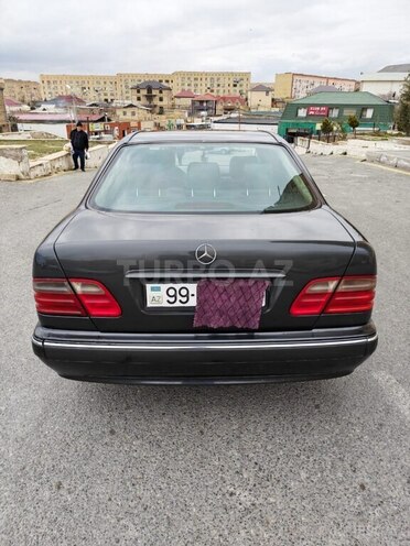 Mercedes E 240-4
