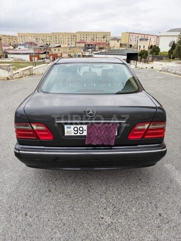 Mercedes E 240-5