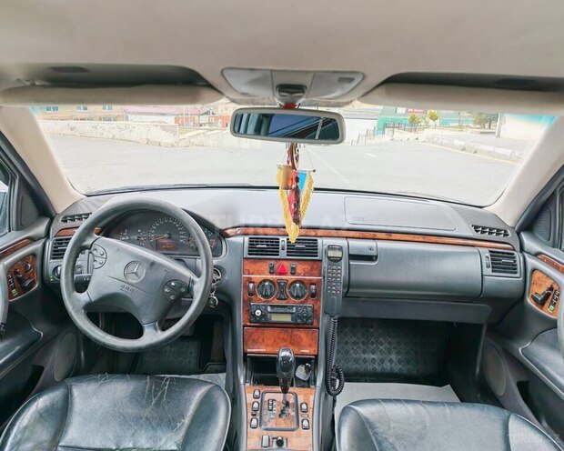 Mercedes E 240-7