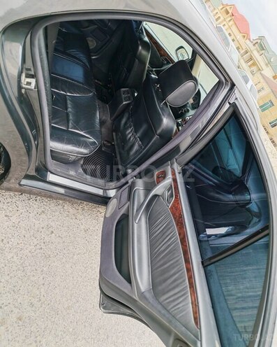 Mercedes E 240-8