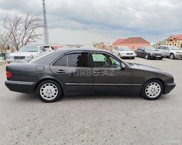 Mercedes E 240-9