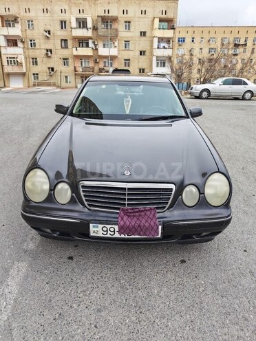 Mercedes E 240-10