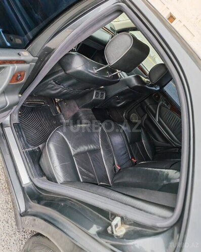 Mercedes E 240-15