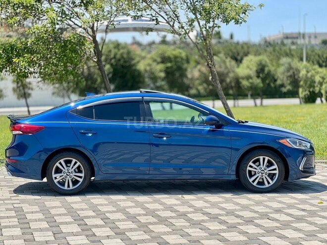 Hyundai Elantra-5