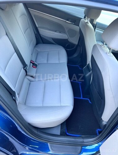 Hyundai Elantra-9
