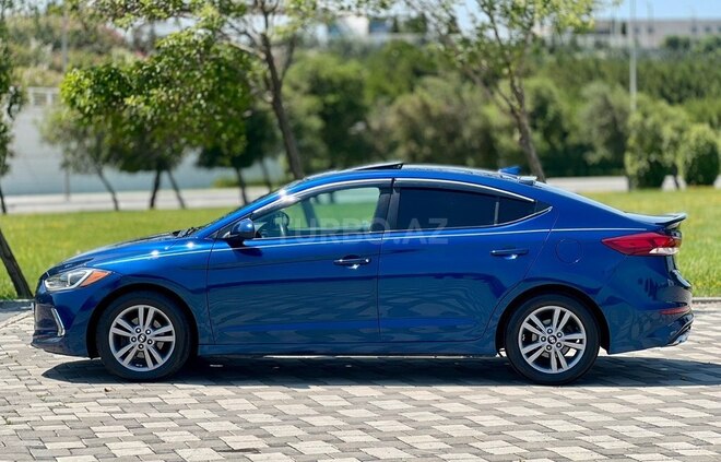 Hyundai Elantra-3