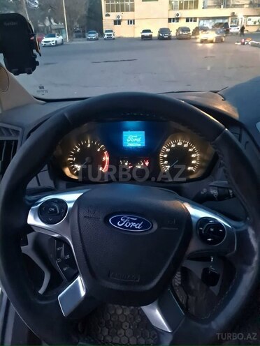 Ford Transit-3