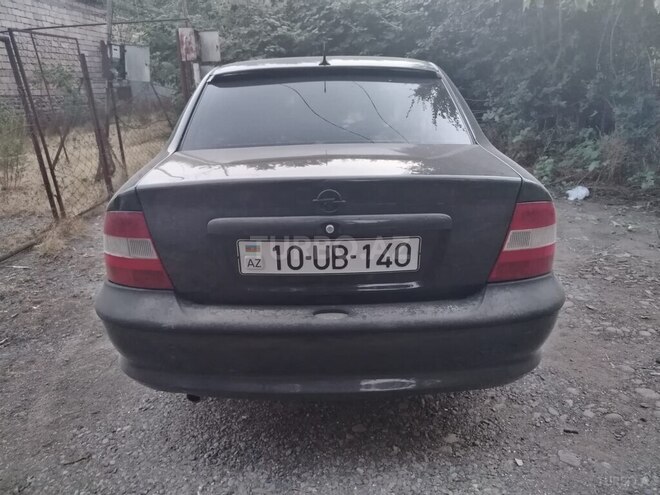 Opel Vectra-4