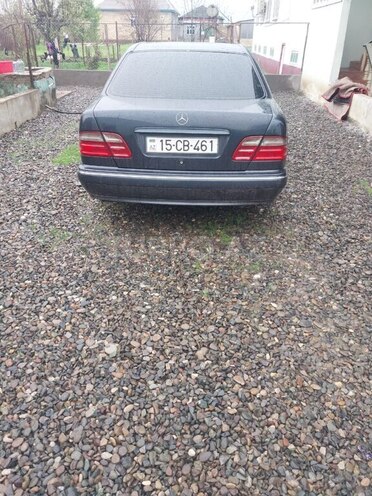 Mercedes E 280-7